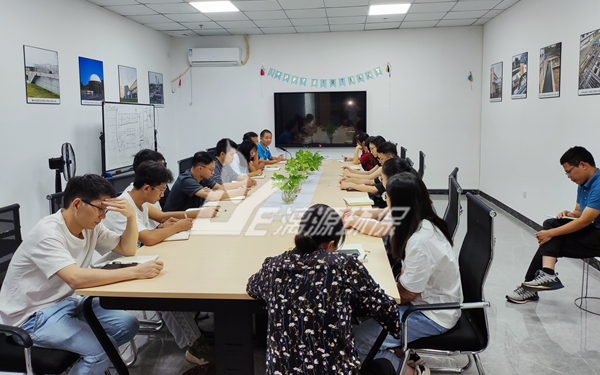 化工廢水處理專家開會中 化工廢水處理專家開會中